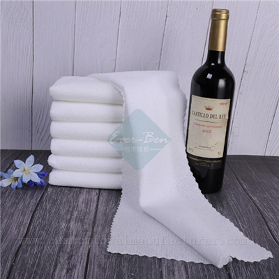 China Bulk disposable hot towels for restaurants White towels hotel towels Producer